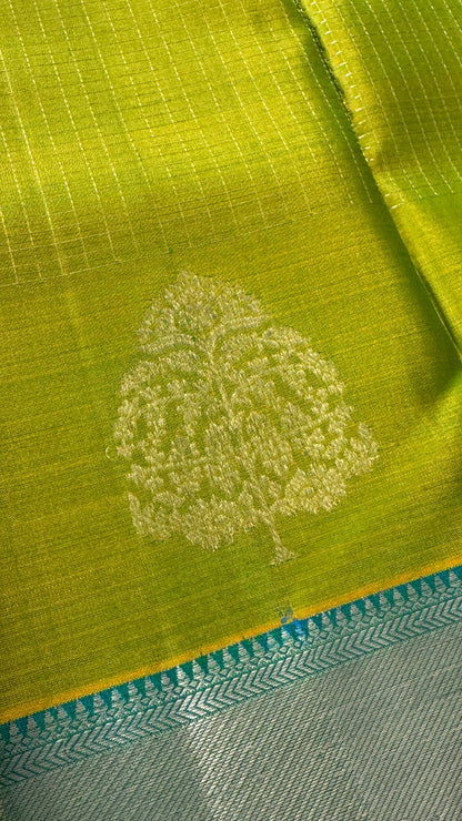 KANJIVARAM PURE SILK HANDLOOM SAREE in Green and contrast Rama Blue border