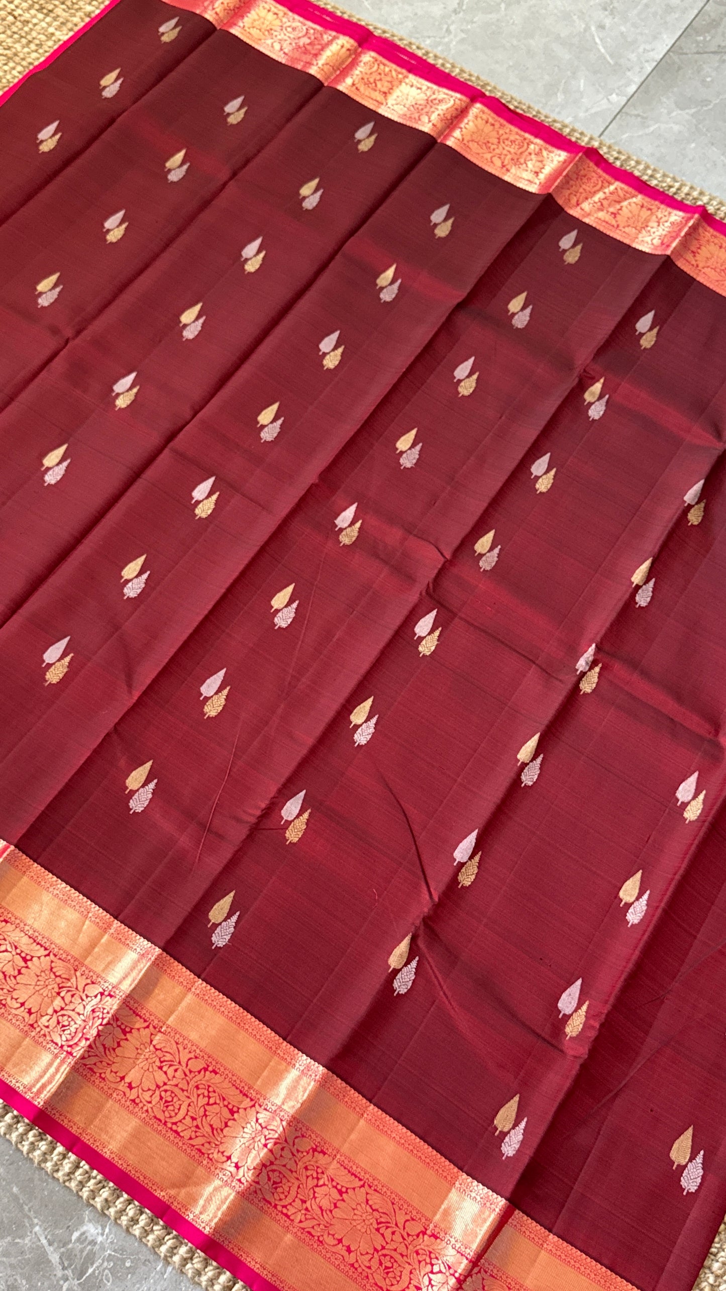 KANJIVARAM PURE SILK HANDLOOM SAREE in Maroon and contrast Pink Border and Pallu