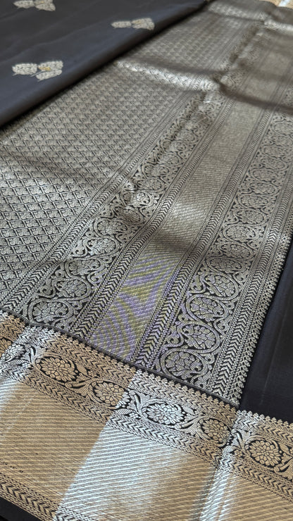 KANJIVARAM PURE SILK HANDLOOM SAREE in Black Beauty with Silver Zari Elegance