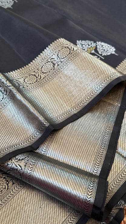 KANJIVARAM PURE SILK HANDLOOM SAREE in Black Beauty with Silver Zari Elegance