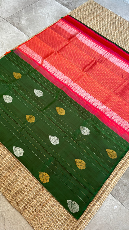 Kanchivaram Pure Silk Handloom Borderless Saree – Bottle Green with Dual-Tone Pallu