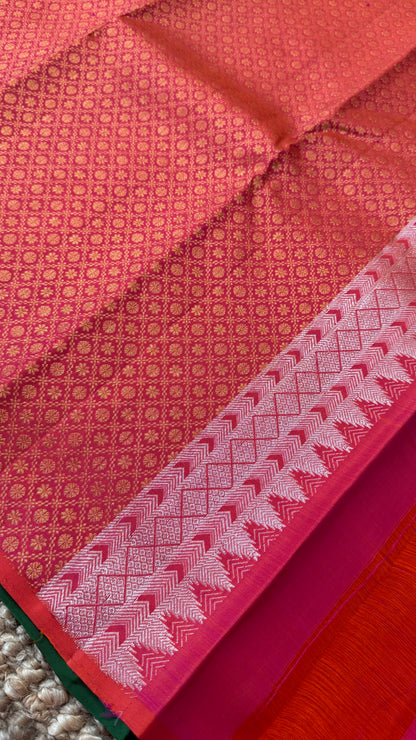 Kanchivaram Pure Silk Handloom Borderless Saree – Bottle Green with Dual-Tone Pallu
