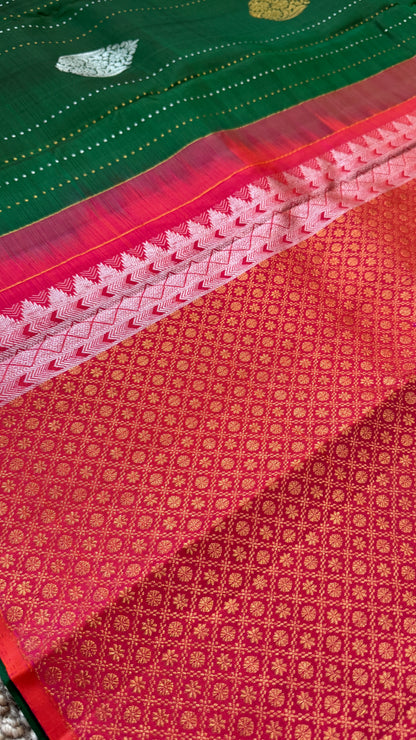 Kanchivaram Pure Silk Handloom Borderless Saree – Bottle Green with Dual-Tone Pallu