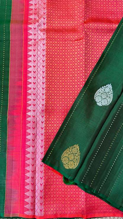 Kanchivaram Pure Silk Handloom Borderless Saree – Bottle Green with Dual-Tone Pallu
