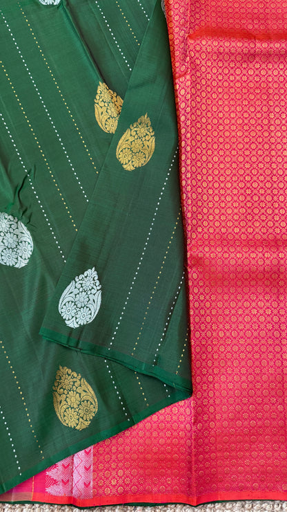 Kanchivaram Pure Silk Handloom Borderless Saree – Bottle Green with Dual-Tone Pallu