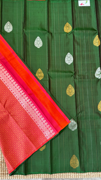 Kanchivaram Pure Silk Handloom Borderless Saree – Bottle Green with Dual-Tone Pallu