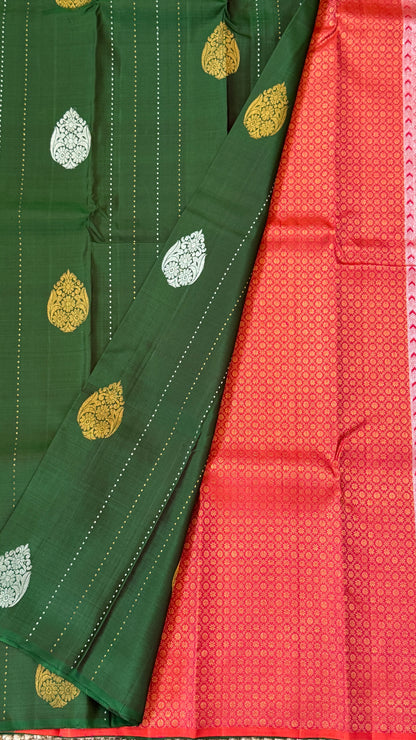 Kanchivaram Pure Silk Handloom Borderless Saree – Bottle Green with Dual-Tone Pallu