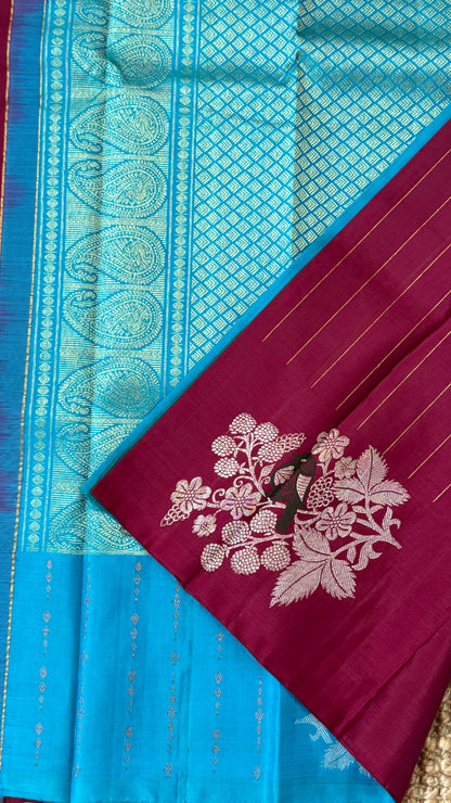 KANJIVARAM PURE SILK HANDLOOM SAREE – MAROON & BLUE, BORDERLESS WITH DUAL ZARI MOTIFS