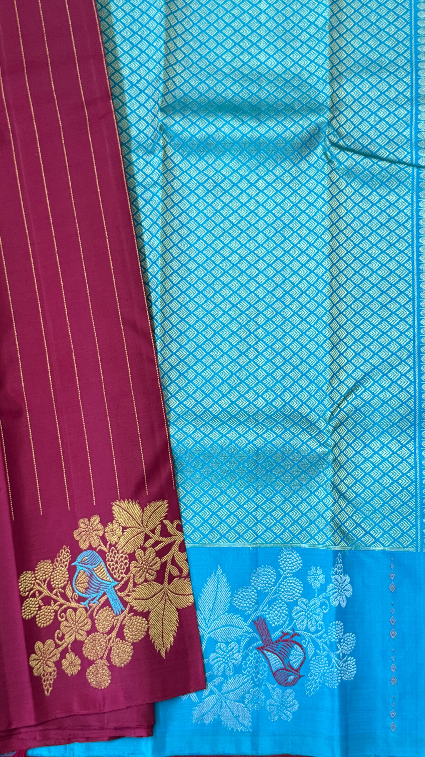 KANJIVARAM PURE SILK HANDLOOM SAREE – MAROON & BLUE, BORDERLESS WITH DUAL ZARI MOTIFS