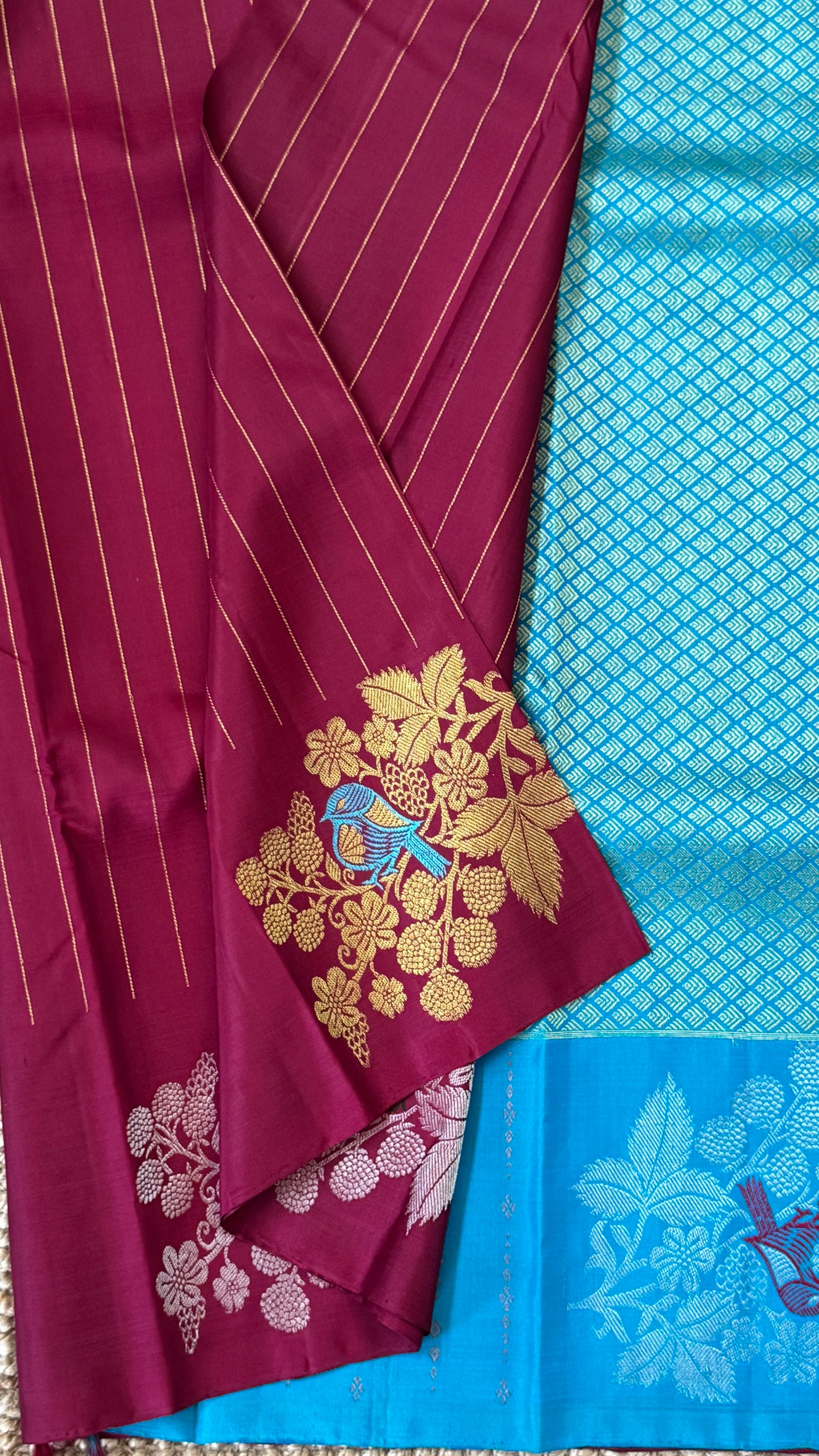 KANJIVARAM PURE SILK HANDLOOM SAREE – MAROON & BLUE, BORDERLESS WITH DUAL ZARI MOTIFS