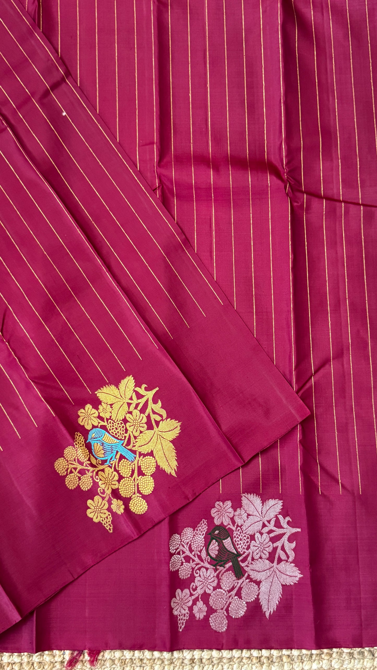 KANJIVARAM PURE SILK HANDLOOM SAREE – MAROON & BLUE, BORDERLESS WITH DUAL ZARI MOTIFS