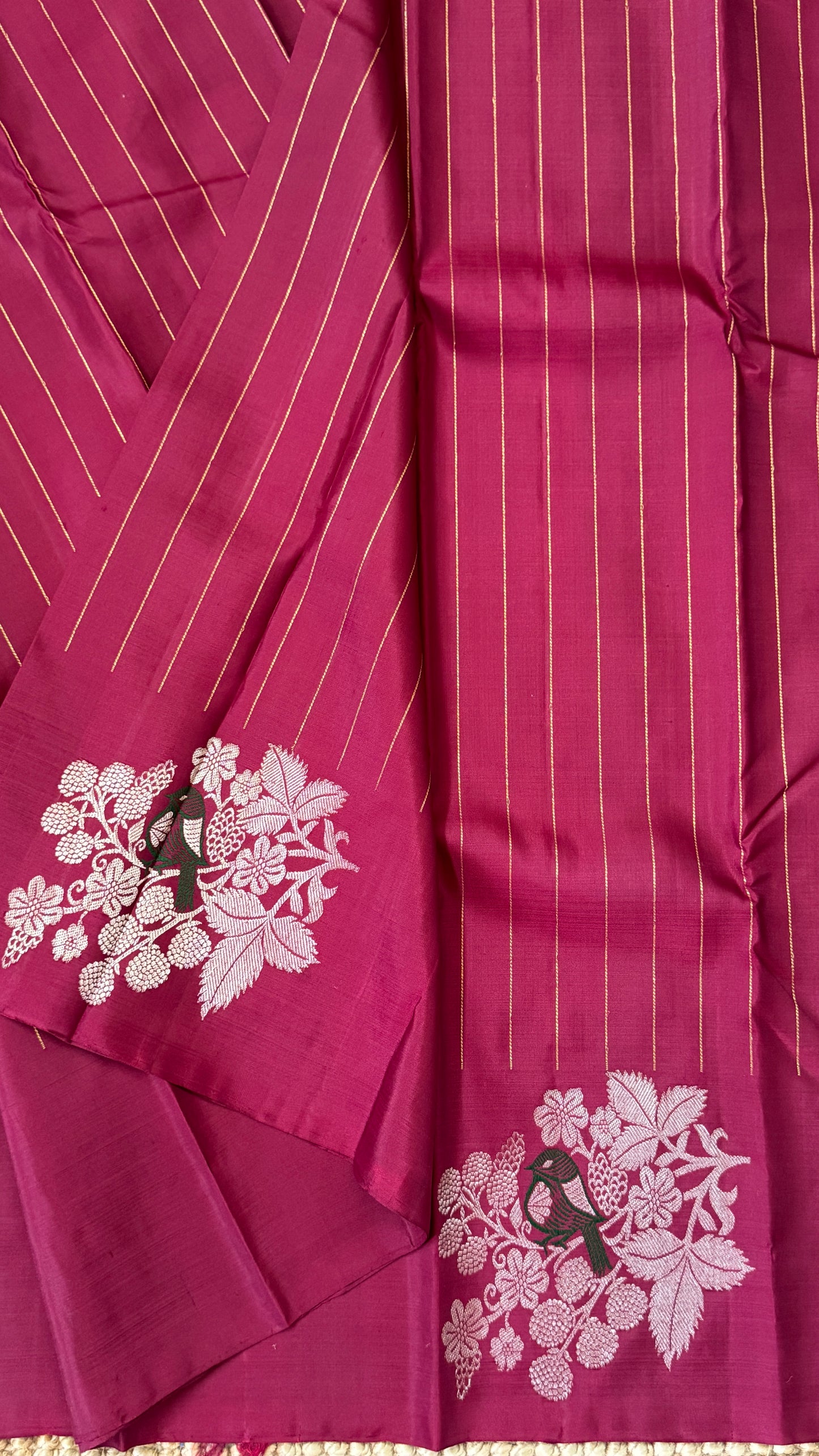 KANJIVARAM PURE SILK HANDLOOM SAREE – MAROON & BLUE, BORDERLESS WITH DUAL ZARI MOTIFS