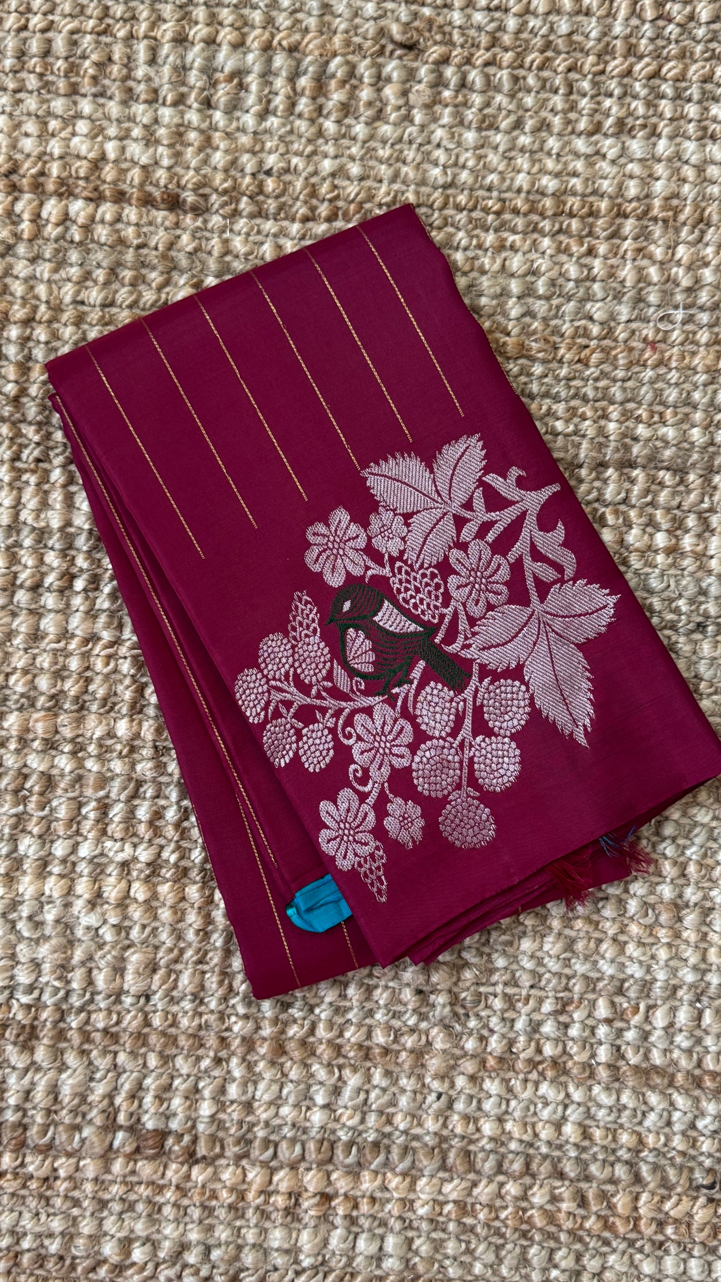 KANJIVARAM PURE SILK HANDLOOM SAREE – MAROON & BLUE, BORDERLESS WITH DUAL ZARI MOTIFS