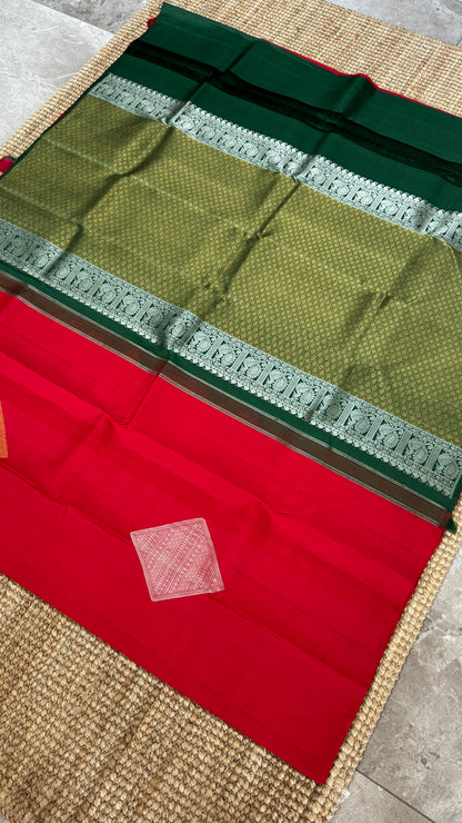 KANJIVARAM PURE SILK HANDLOOM SAREE – RED WITH CONTRAST BOTTLE GREEN PALLU