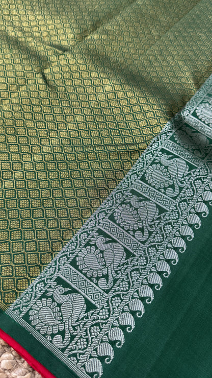 KANJIVARAM PURE SILK HANDLOOM SAREE – RED WITH CONTRAST BOTTLE GREEN PALLU