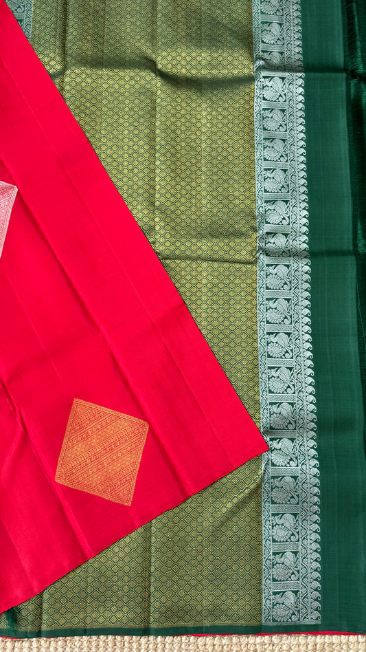 KANJIVARAM PURE SILK HANDLOOM SAREE – RED WITH CONTRAST BOTTLE GREEN PALLU