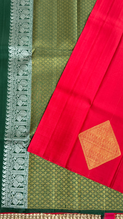 KANJIVARAM PURE SILK HANDLOOM SAREE – RED WITH CONTRAST BOTTLE GREEN PALLU