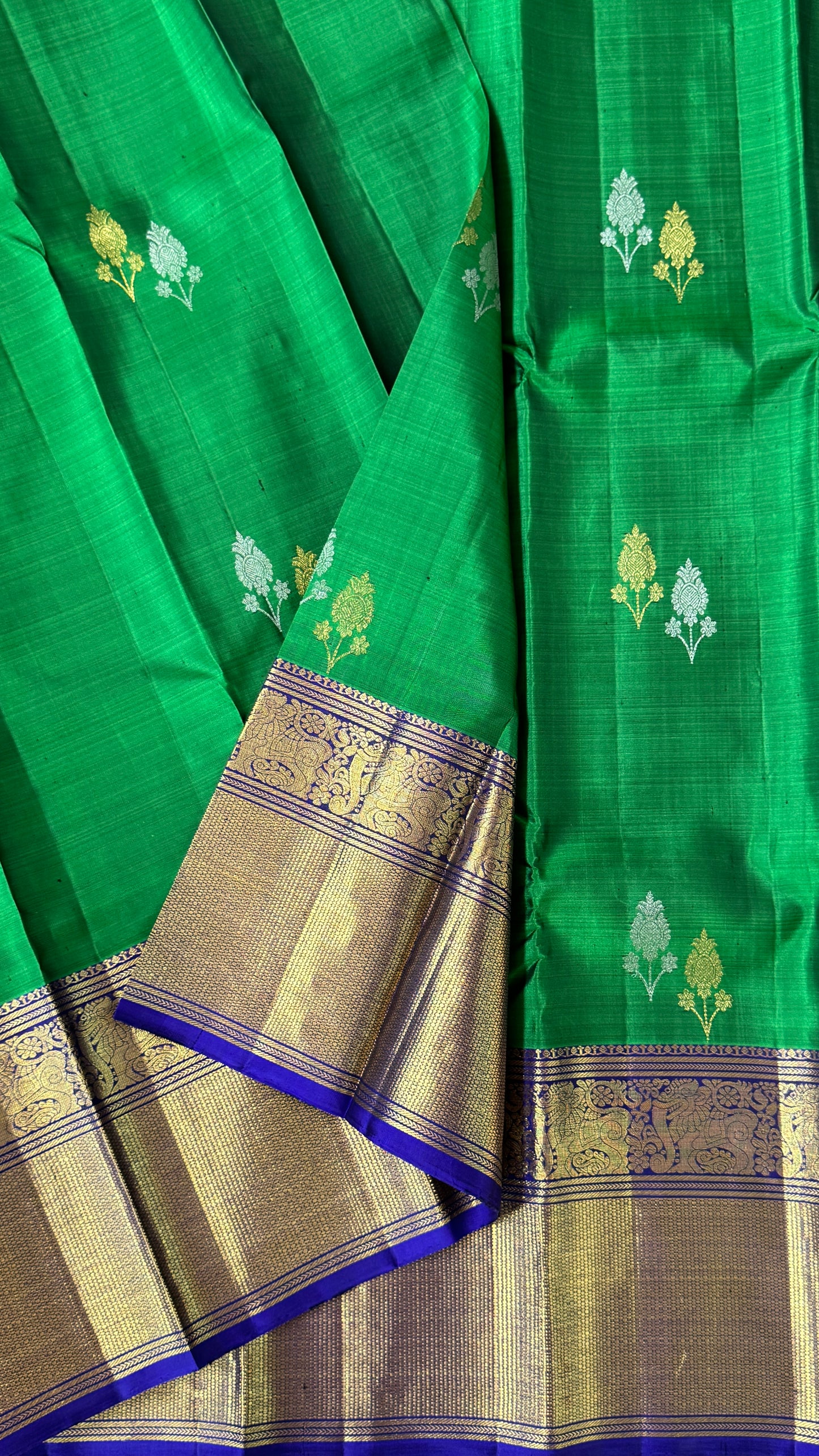 KANJIVARAM PURE SILK HANDLOOM SAREE in Green with Yali motif in Royal Blue