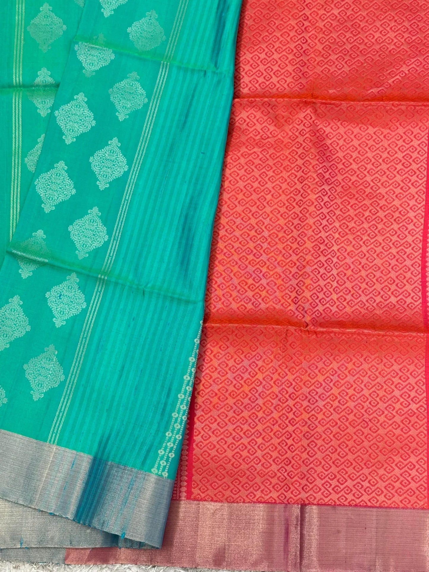 Handloom KANJIVARAM PURE SOFT SILK SAREE WITH ELEGANT BORDERS – Rama Green with Orange/Pink dual tone