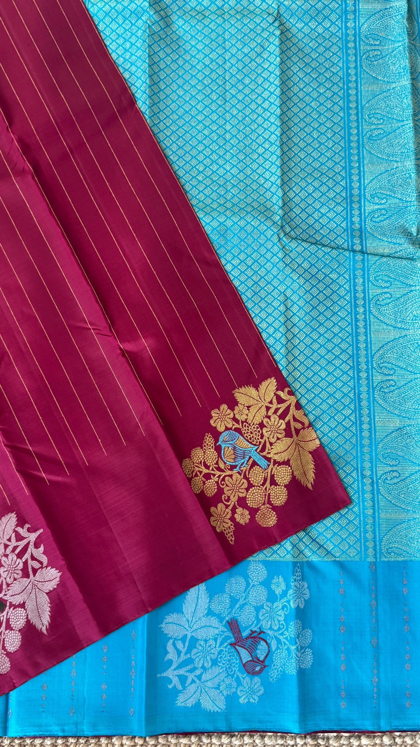 KANJIVARAM PURE SILK HANDLOOM SAREE – MAROON & BLUE, BORDERLESS WITH DUAL ZARI MOTIFS