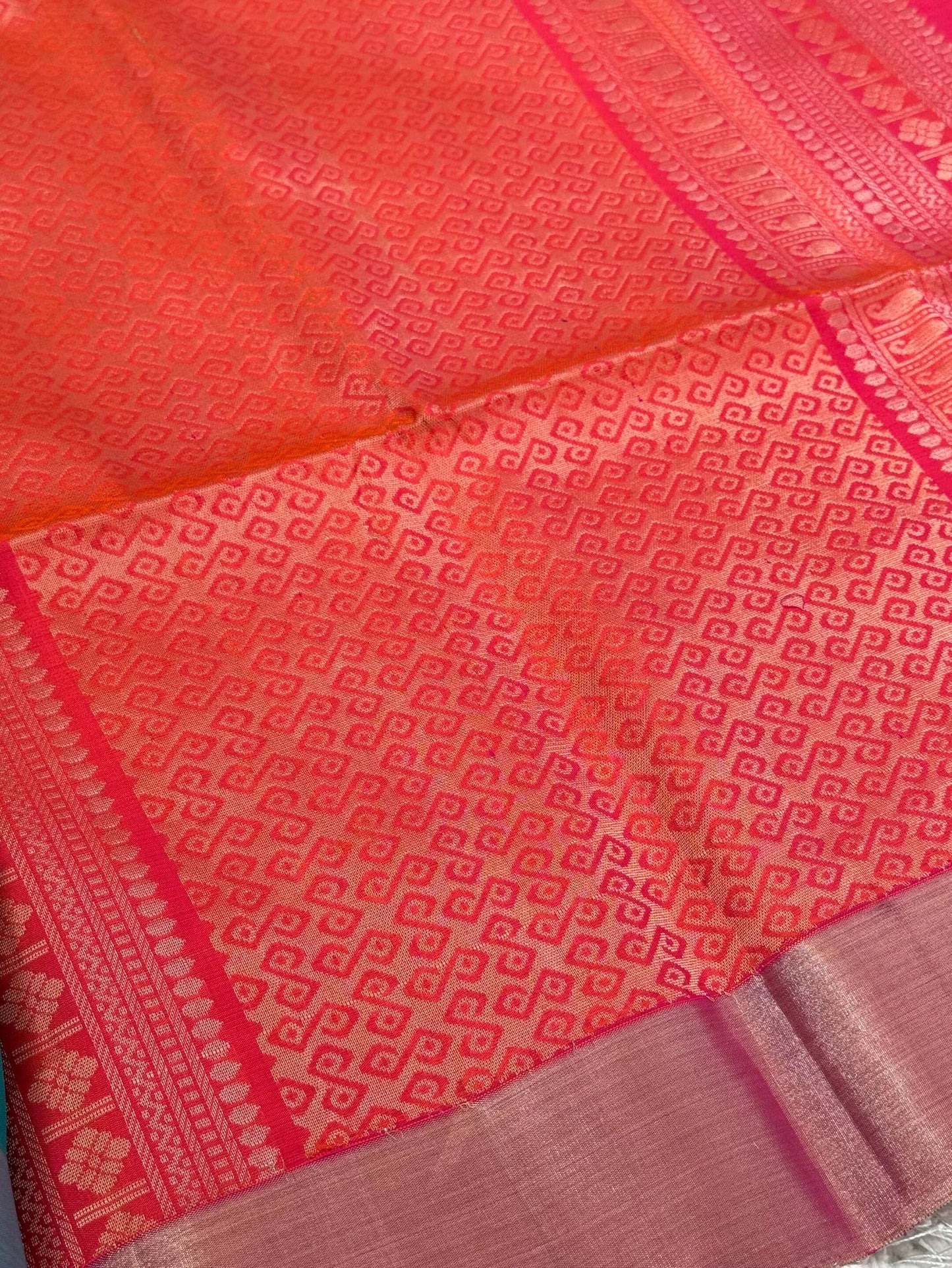 Handloom KANJIVARAM PURE SOFT SILK SAREE WITH ELEGANT BORDERS – Rama Green with Orange/Pink dual tone