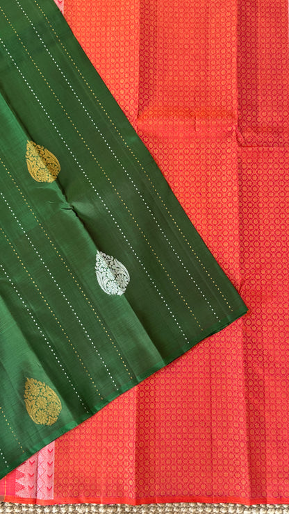Kanchivaram Pure Silk Handloom Borderless Saree – Bottle Green with Dual-Tone Pallu