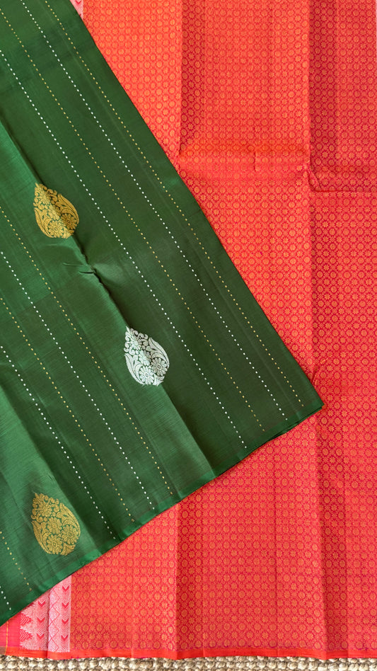 Kanchivaram Pure Silk Handloom Borderless Saree – Bottle Green with Dual-Tone Pallu