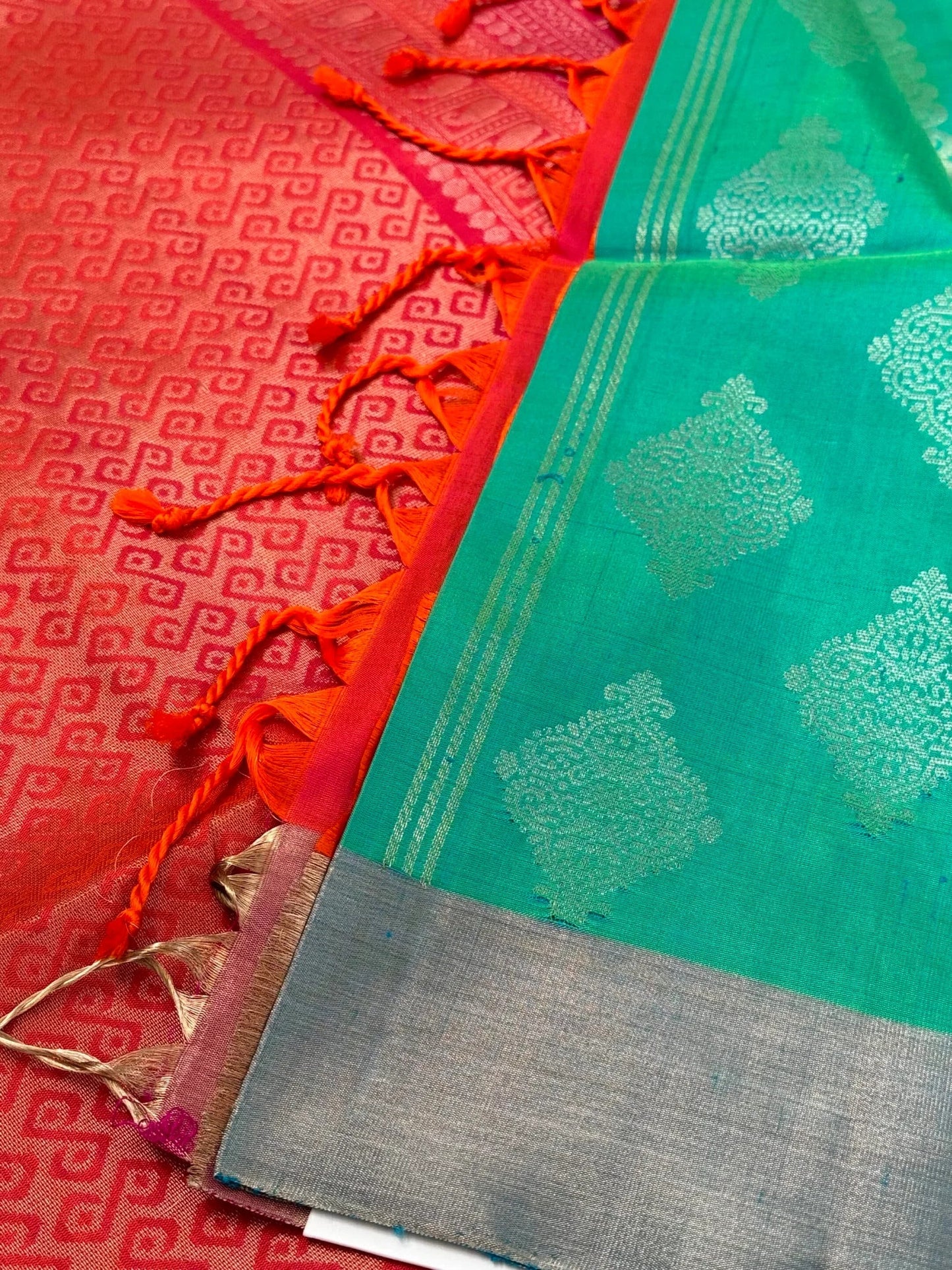 Handloom KANJIVARAM PURE SOFT SILK SAREE WITH ELEGANT BORDERS – Rama Green with Orange/Pink dual tone