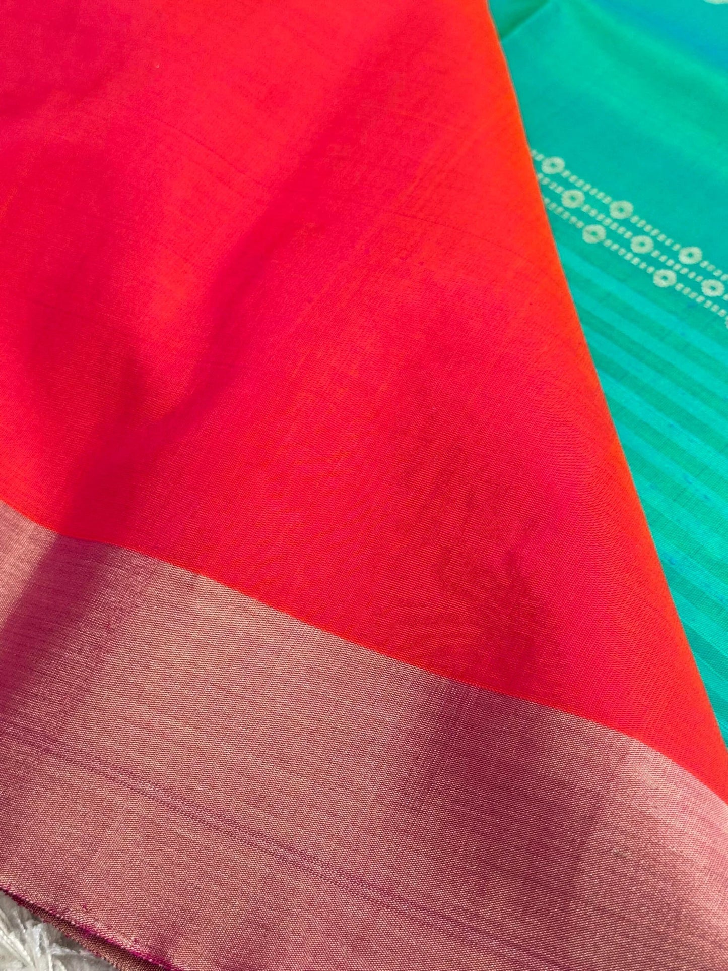 Handloom KANJIVARAM PURE SOFT SILK SAREE WITH ELEGANT BORDERS – Rama Green with Orange/Pink dual tone