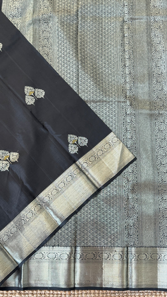 KANJIVARAM PURE SILK HANDLOOM SAREE in Black Beauty with Silver Zari Elegance