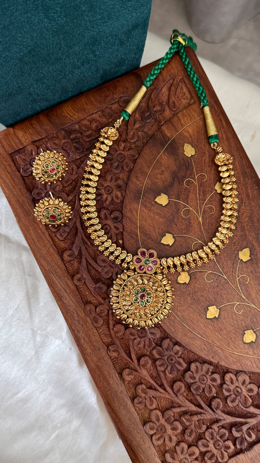 Traditional Antique-Style Necklace Set