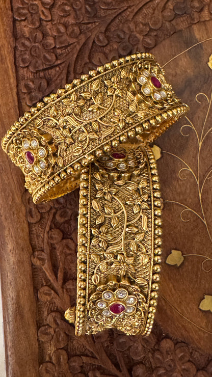 Antique gold plated Kundan Bangle Set
