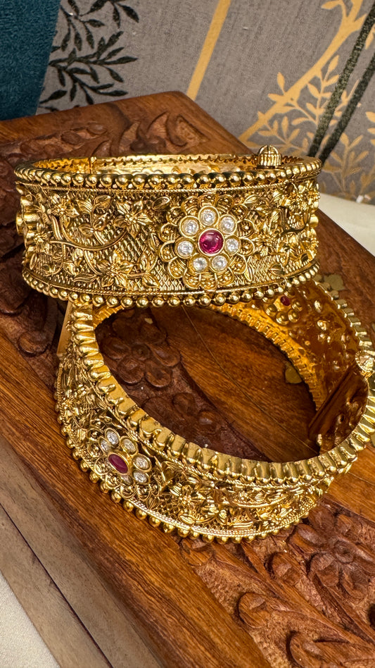 Antique gold plated Kundan Bangle Set