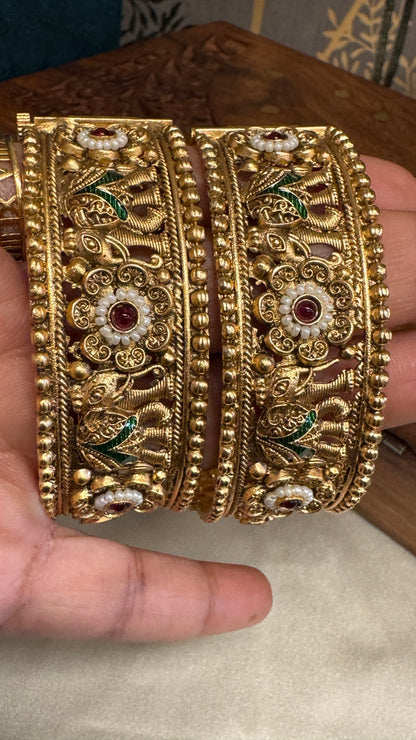 Antique gold plated Kundan Bangle set