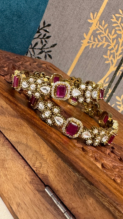 Antique gold plated Kundan Bangle set