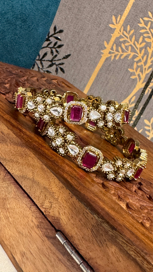 Antique gold plated Kundan Bangle set