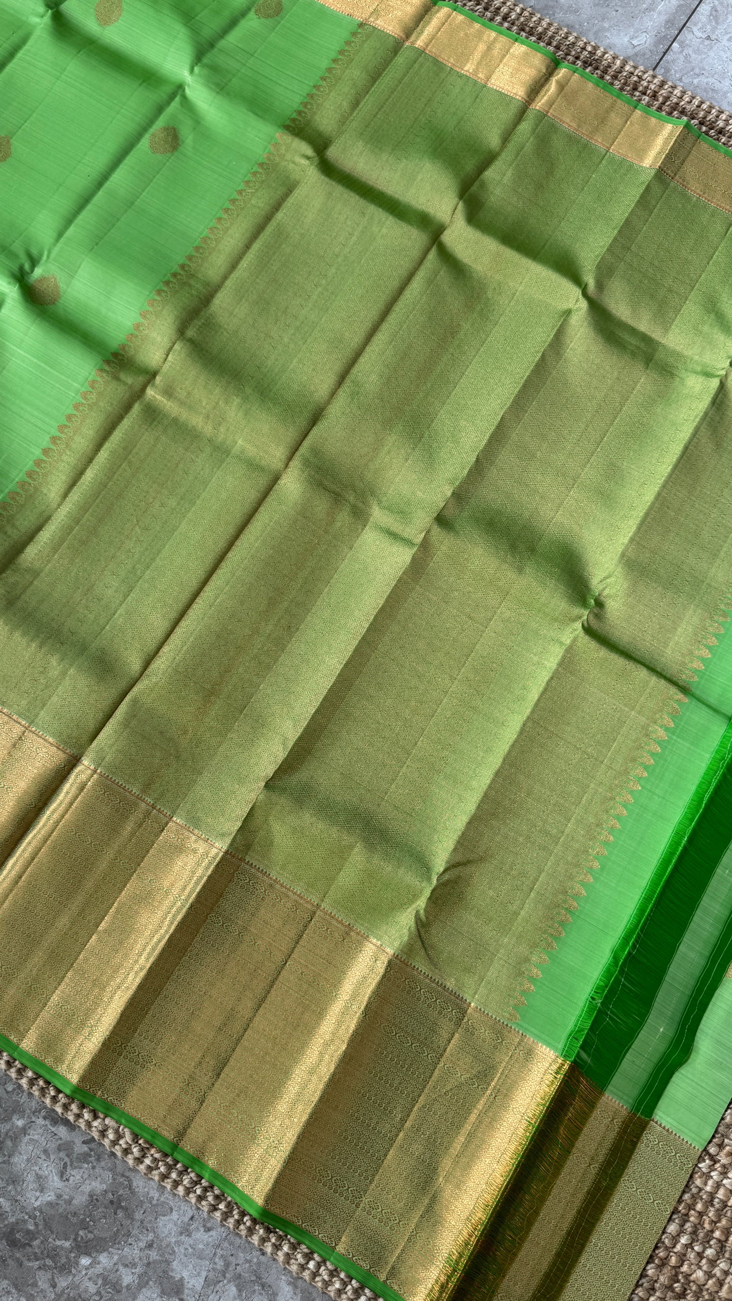 Pure Handloom Kanchivaram Silk Saree with Silver Zari Motifs and Double-Sided Border - Green