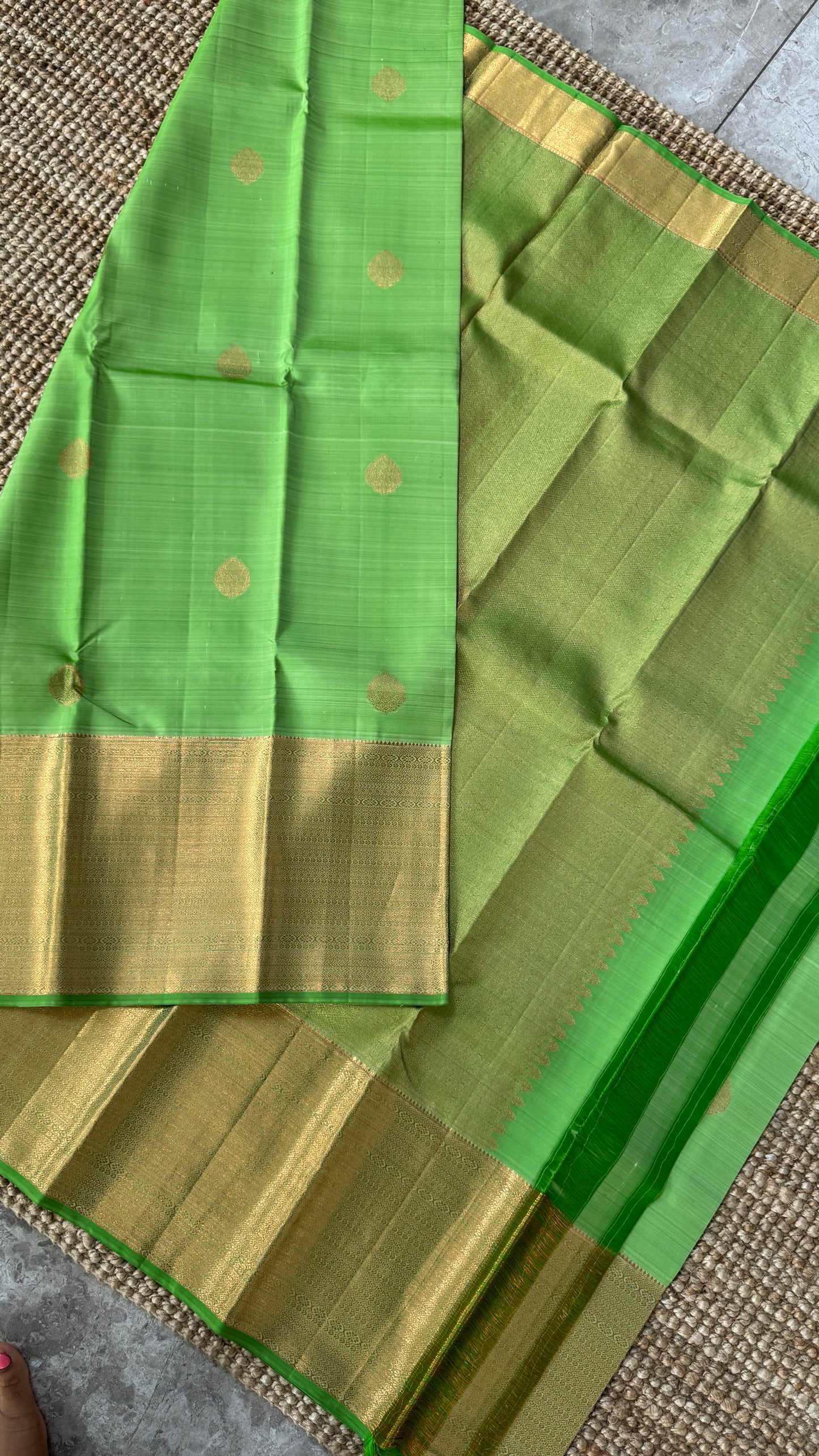 Pure Handloom Kanchivaram Silk Saree with Silver Zari Motifs and Double-Sided Border - Green