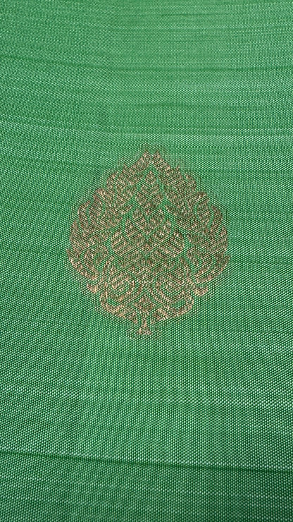Pure Handloom Kanchivaram Silk Saree with Silver Zari Motifs and Double-Sided Border - Green