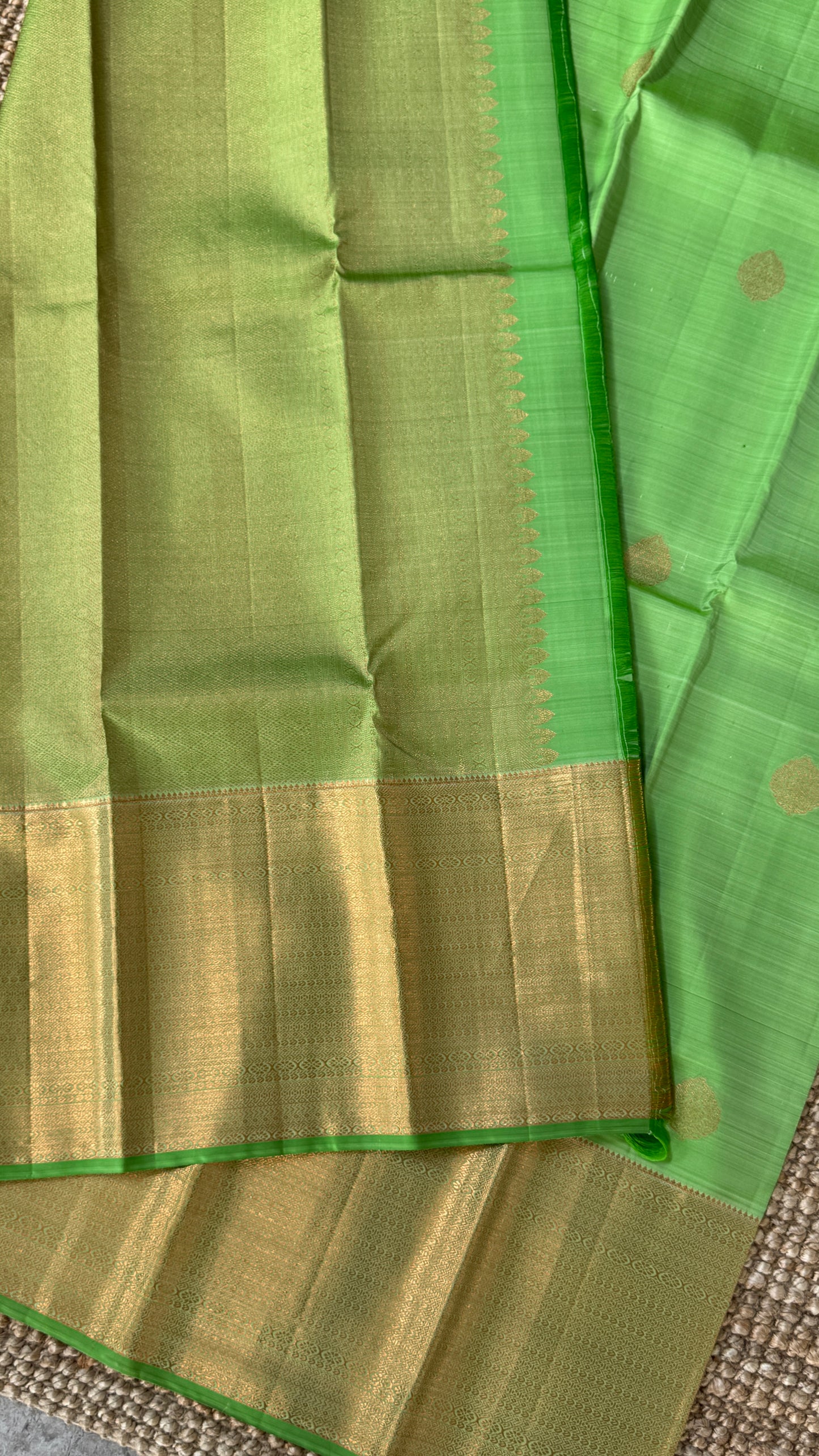 Pure Handloom Kanchivaram Silk Saree with Silver Zari Motifs and Double-Sided Border - Green