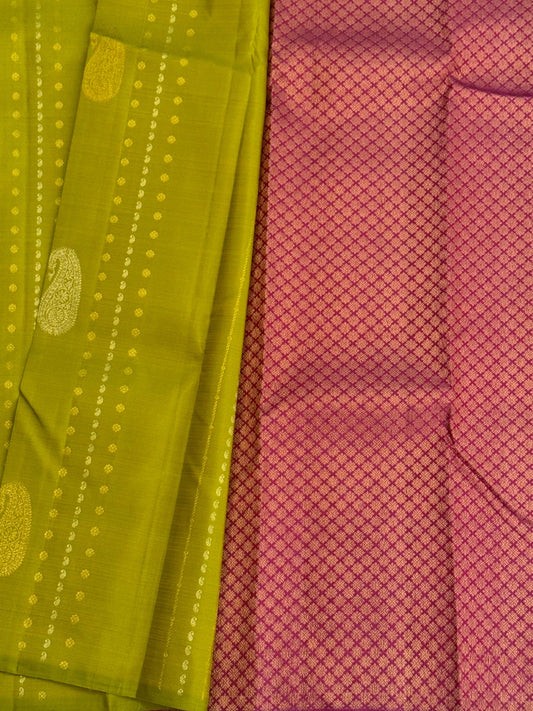 KANJIVARAM PURE SILK BORDERLESS SAREE – PARROT GREEN WITH MAGENTA PALLU