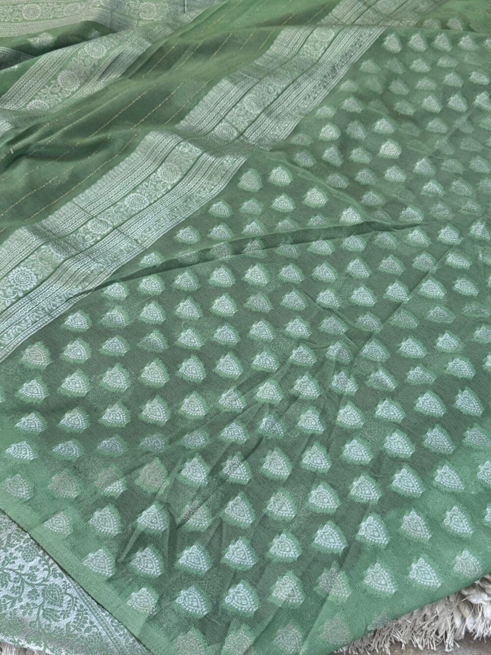 Pure Georgette Banarasi Saree - Purple and Sea Green combo - Image 7