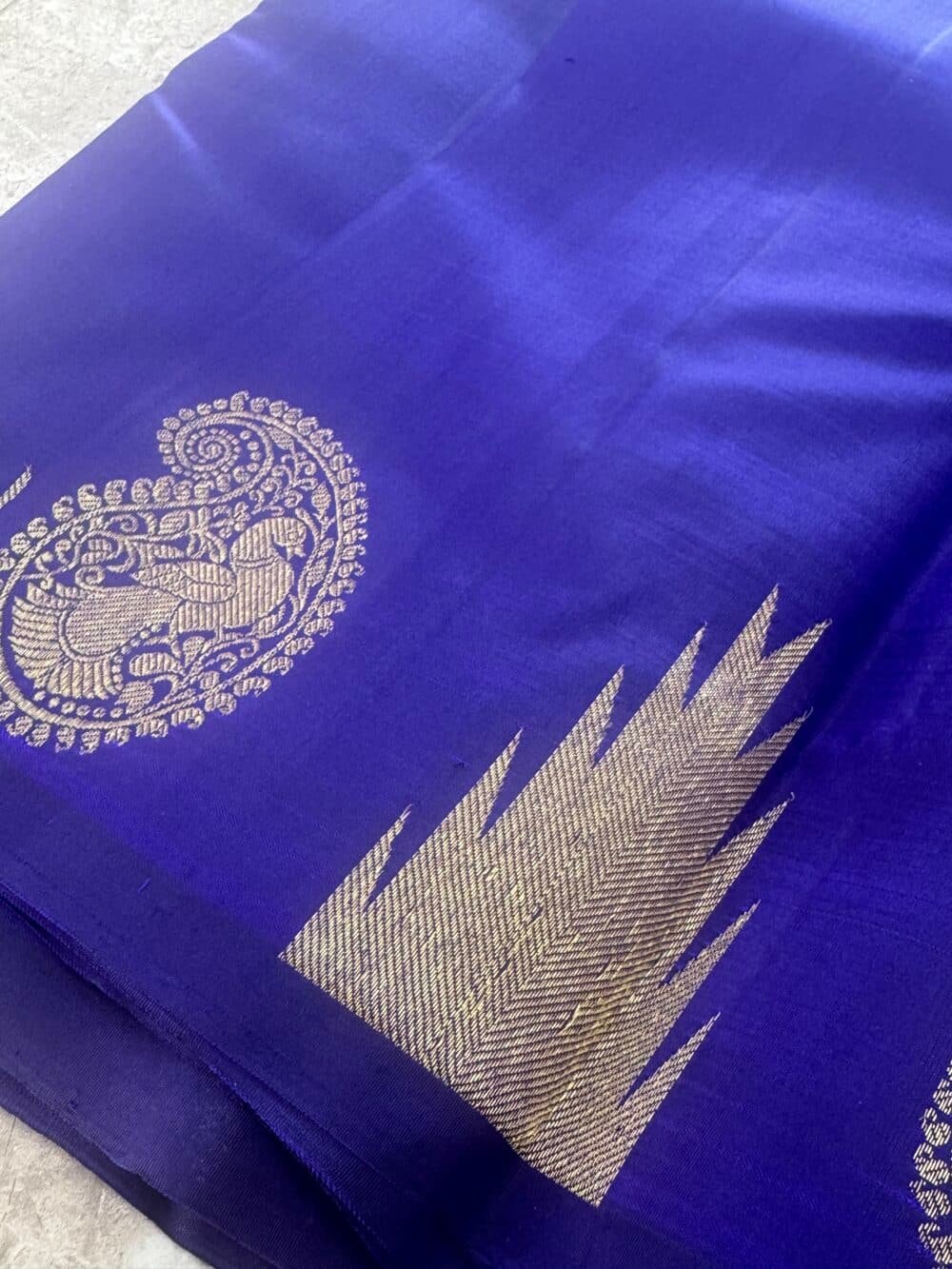 KANJIVARAM PURE SILK SAREE - Temple Border in Royal Blue - Image 4