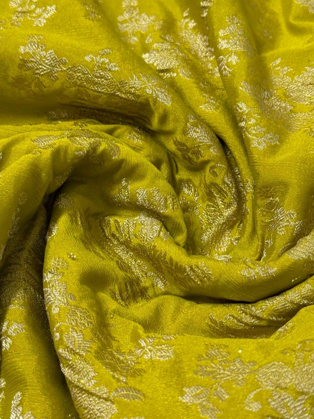 Georgette Silk Crushed Banarasi Saree - Mehendi Green With Pink Border - Image 5