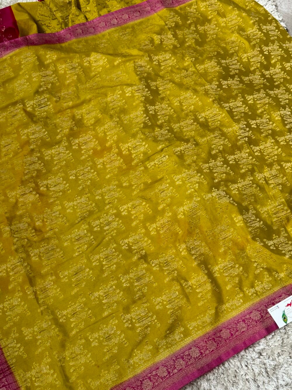 Georgette Silk Crushed Banarasi Saree - Mehendi Green With Pink Border - Image 6